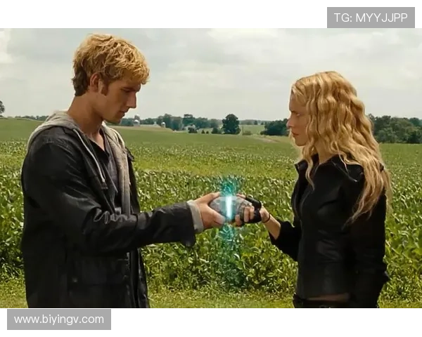 围绕英雄第一季揭示普通人觉醒超能力命运交织的惊险篇章